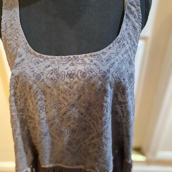 Hollister Size Medium Gray Scoop Neck Fringe Bottom Lace Like Tank Top - Picture 4 of 9